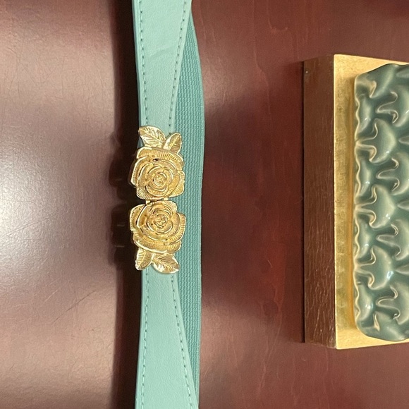 Versatile Stretch Belt - Picture 2 of 5